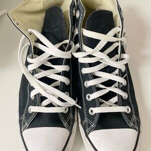 Converse Classic Black and White High-Tops Size M 10